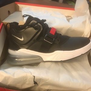 Nike Air Force 270